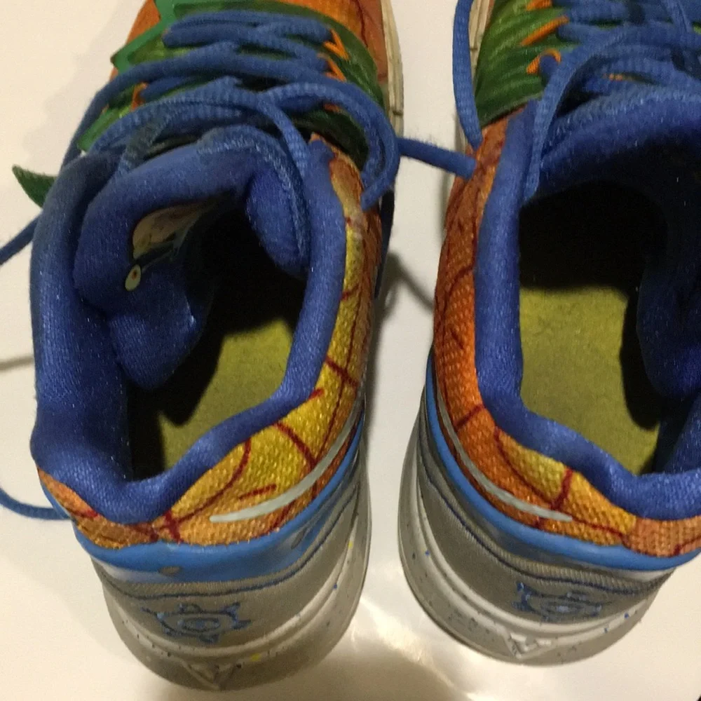 Nike Kyrie 5 SpongeBob SquarePants Pineapple House Basketball Sneakers size 2Y